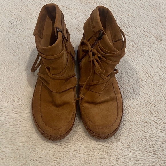 UGG Reid Moc Booties — Women’s Size 8.5, Chestnut Suede - Picture 3 of 10